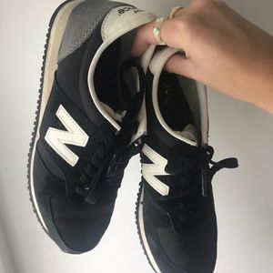 New Balance Sneakers🖤